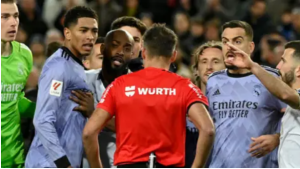 طرد بيلينجهام بعد انتهاء المباراة بالتعادل مع ريال مدريد